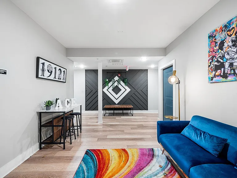 Gorgeous New Diamond St Construction Boasting Luxury Finishes — Photo 10