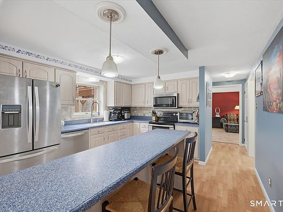5th image of 393 Forsyth Road