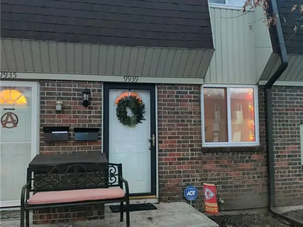 9939 W 52nd St, Merriam, KS 66203