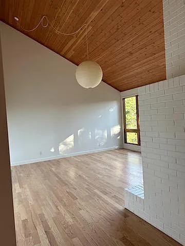 115 Parkview Cir — Photo 2