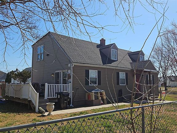 3rd image of 3423 Court Way