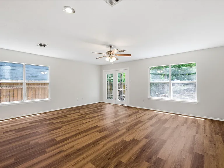 10316 Garbacz Dr — Photo 8