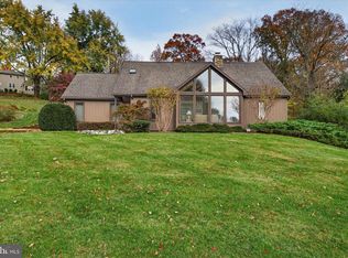 1049 Signal Hill Ln, Lancaster, PA