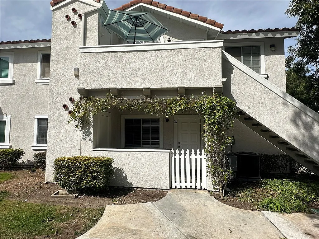 2 bed, 737 sqft, $2,700 — Photo 1