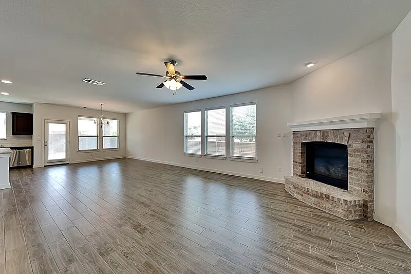 4 bed, 3.0 bath, 2503 sqft, $2,999 — Photo 3