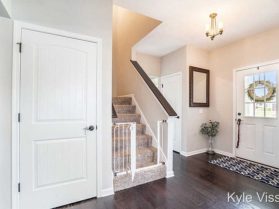 4th image of 6339 W Canterbury Dr NE