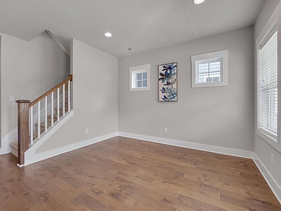 3rd image of 504 Beacon Ridge Blvd