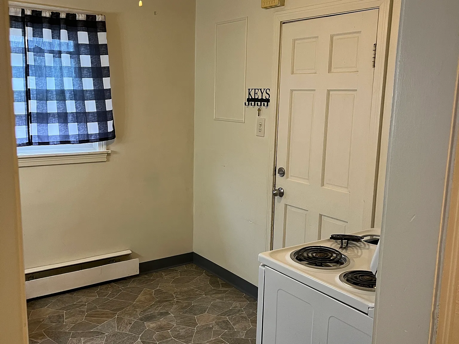 2 bed, 675 sqft, $1,300 — Photo 3