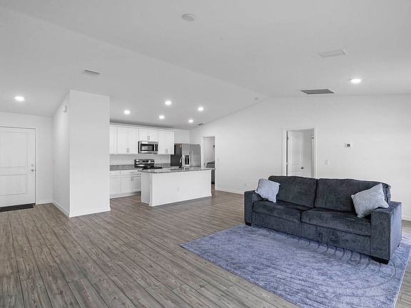 5th image of 4128 NE 9th Ave