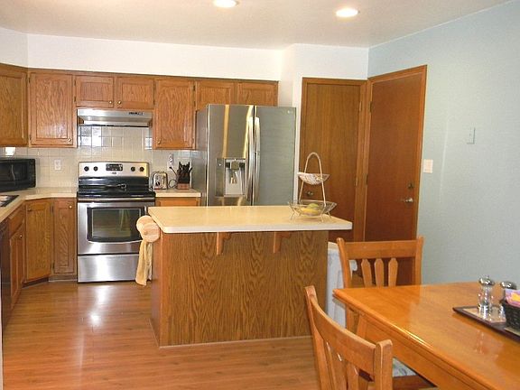 3rd image of 2021 Deerfield Sq