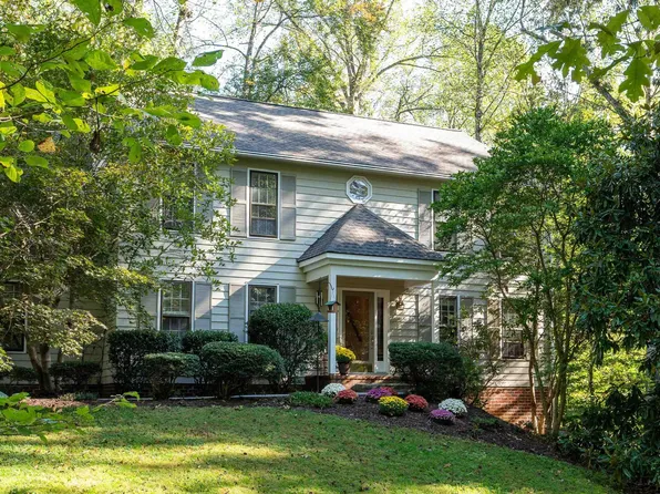 580 Arrowhead Dr, Earlysville, VA 22936