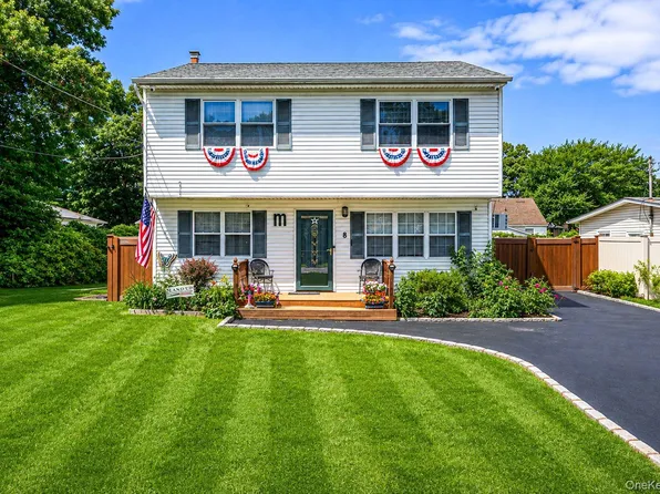 8 Halewood Drive, Shirley, NY 11967