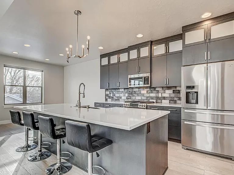 6416 W Glencrest Ln — Photo 3