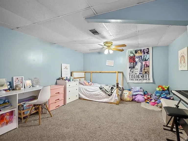 21 Evergreen Park — Photo 11