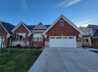 1361 Rochdale Ct, Rochester, MI 48309