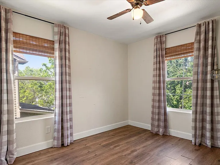 2475 Saint Paul Dr — Photo 21