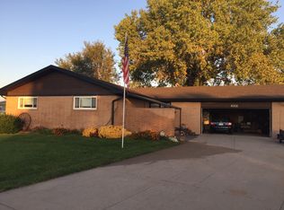 1012 Grisham Dr, Gibbon, NE 68840