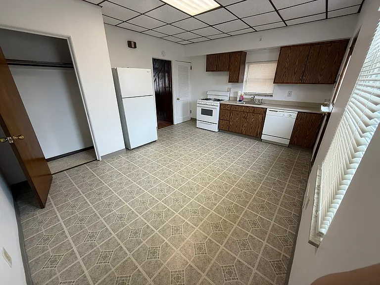 2802 Kenilworth St — Photo 3