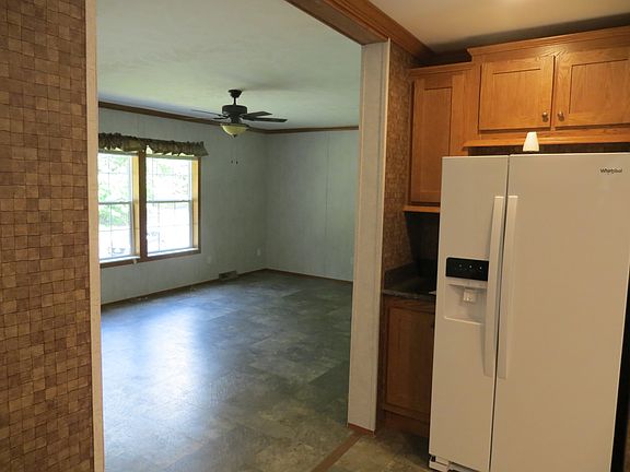 5th image of 33 Pinegrove Dr