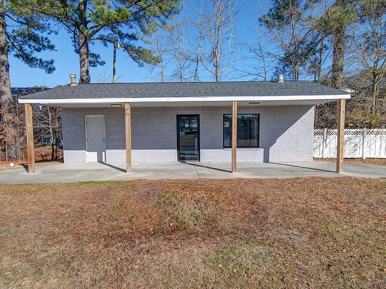 2505 S Charles Blvd — Photo 4