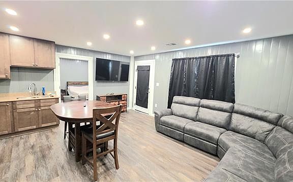 4th image of 115 Apricot St #B