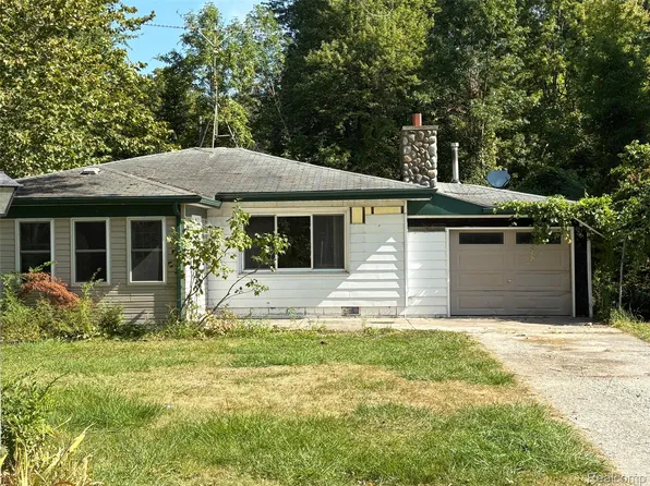 222 Newport St, Harsens Island, MI 48028