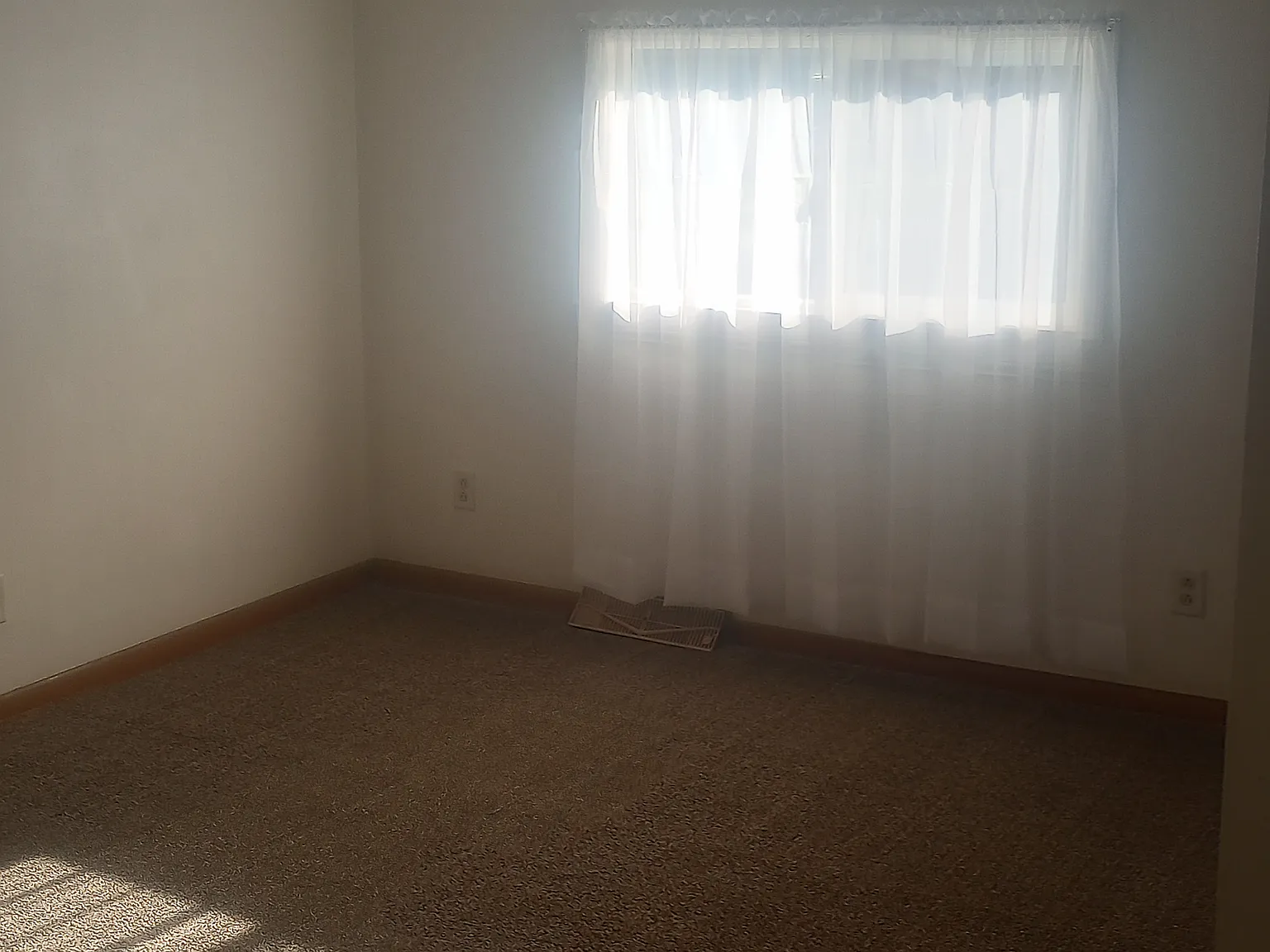 1 bed, 800 sqft, $750 — Photo 2
