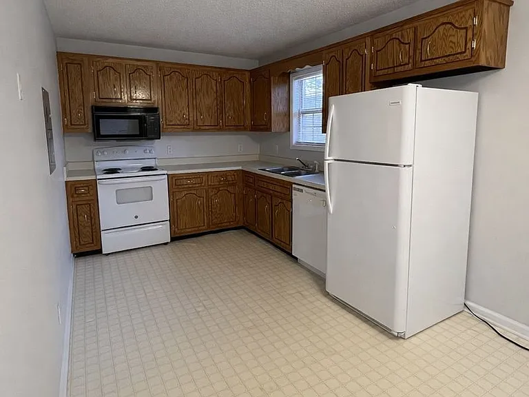 112 Ballygar St #C — Photo 5