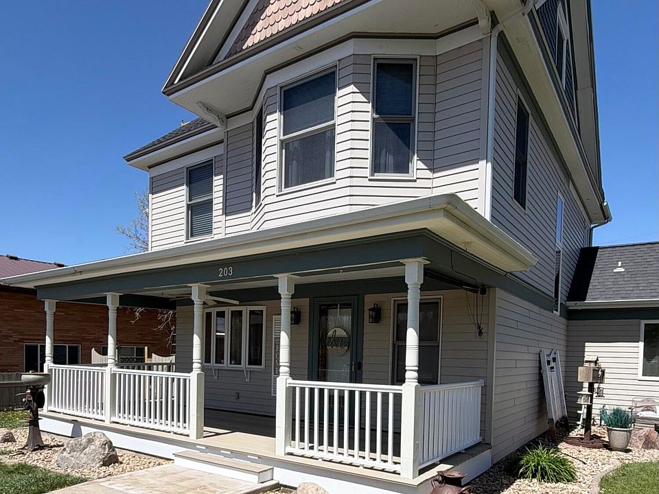 1st image of 203 E Lawler Ave