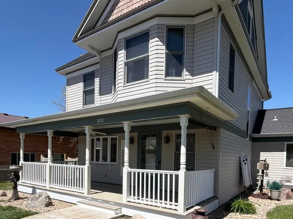 203 E Lawler Ave, Chamberlain, SD 57325