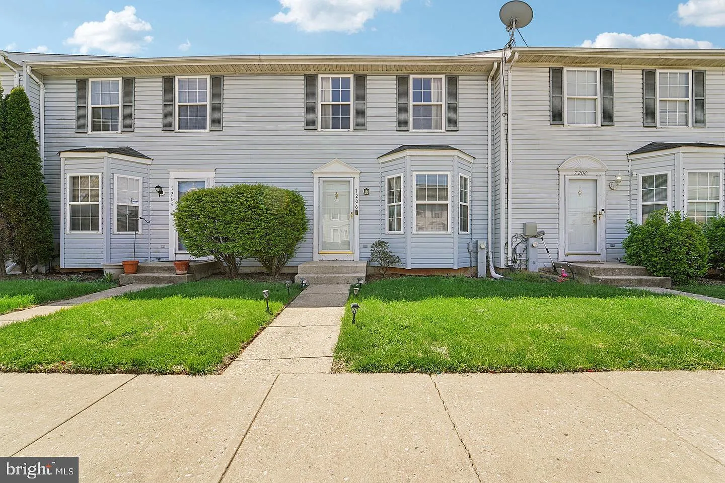 3 bed, 2.5 bath, 1372 sqft, $3,000 — Photo 1