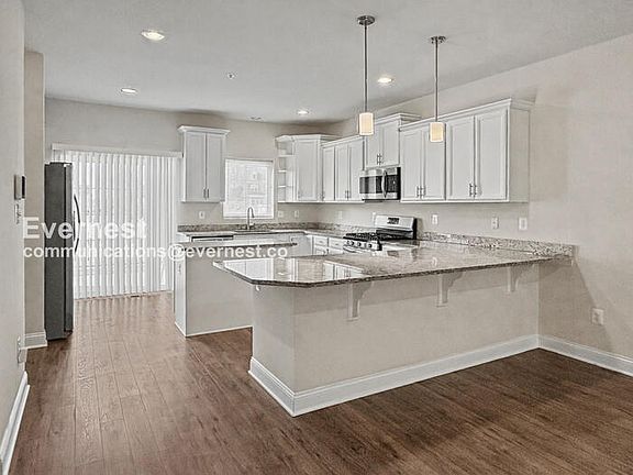2nd image of 2515 Hyacinth Ln