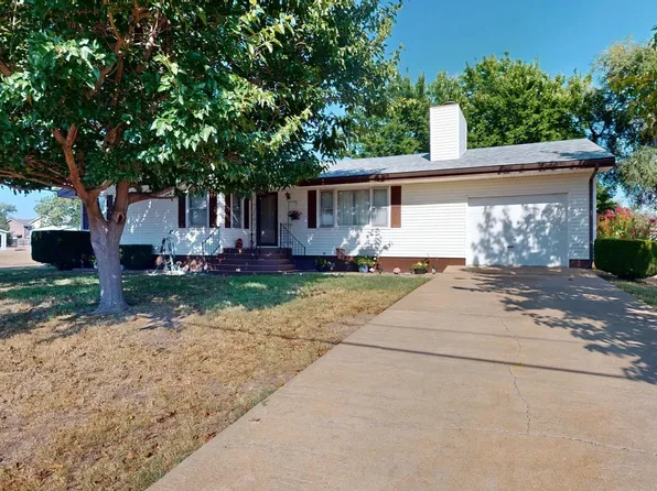 204 S Hill St, Mooreland, OK 73852