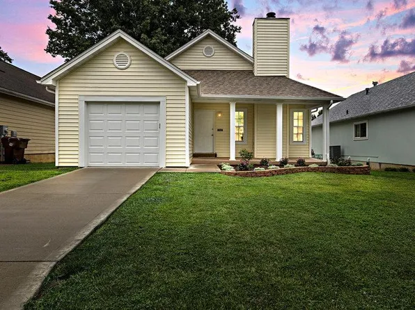 2933 Plum Leaf Cir, Saint Charles, MO 63303