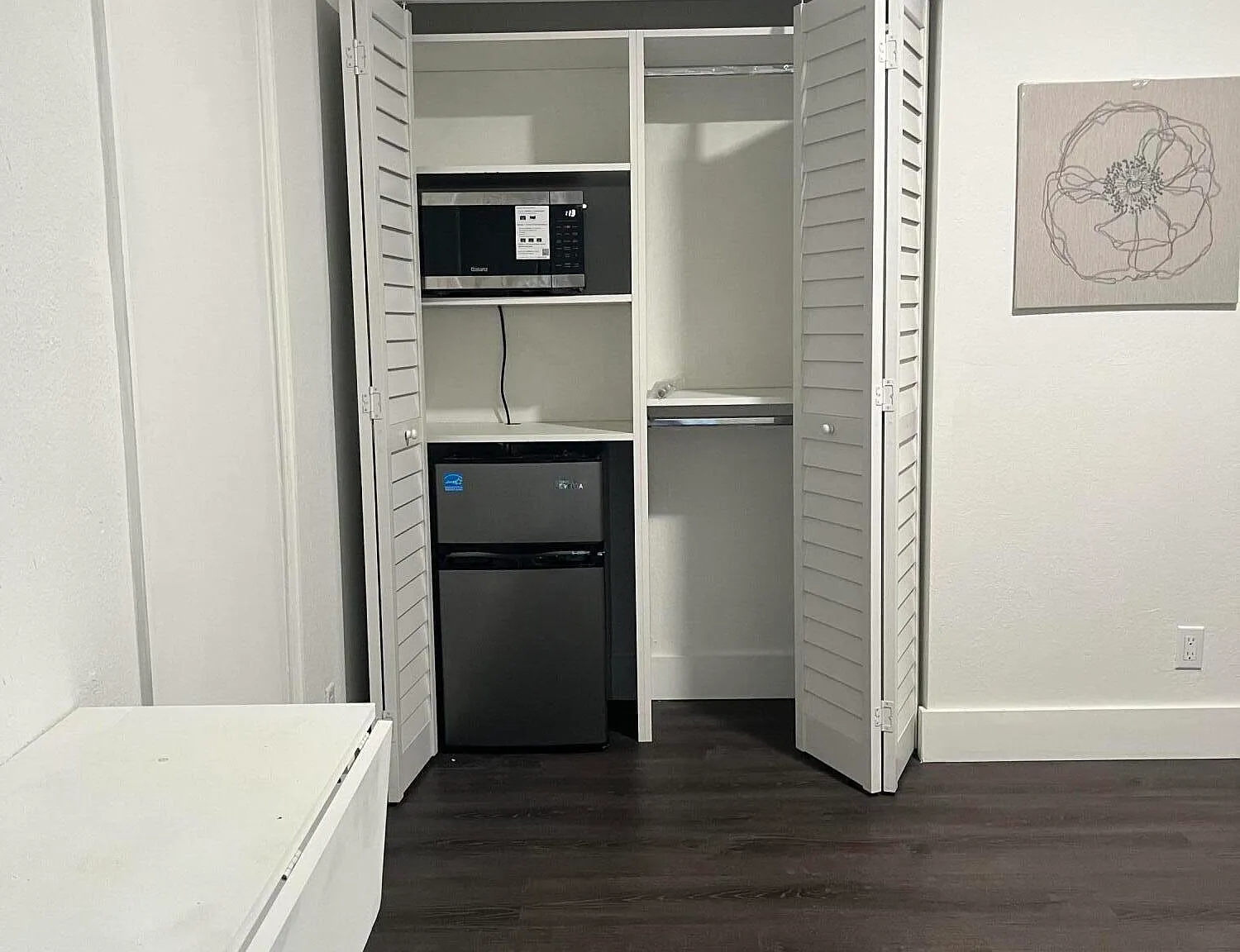1 bed, 1.0 bath, 4497 sqft, $1,200 — Photo 2
