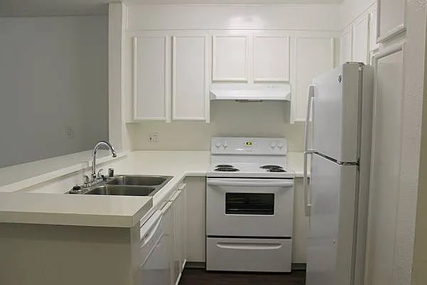Barry Apartments — Photo 6