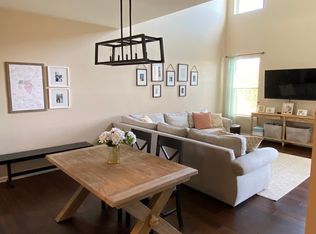 836 Oak Hollow Rd, Crystal Lake, IL 60014