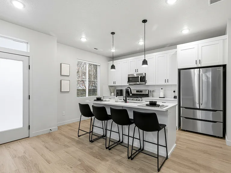 1125 N Clifton Dr — Photo 8