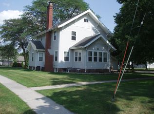 570 Sycamore St, Earlham, IA 50072