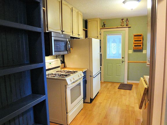 4th image of 3842 McMenemy St