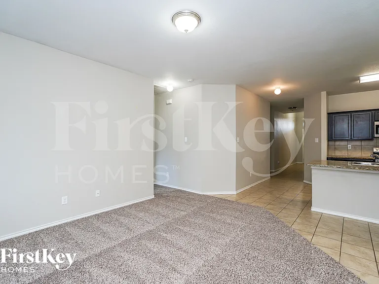 303 Preakness Ln — Photo 5