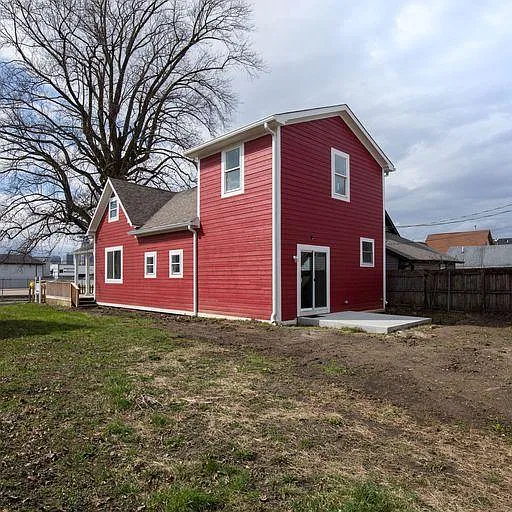 4 bed, 1347 sqft, $2,200 — Photo 1