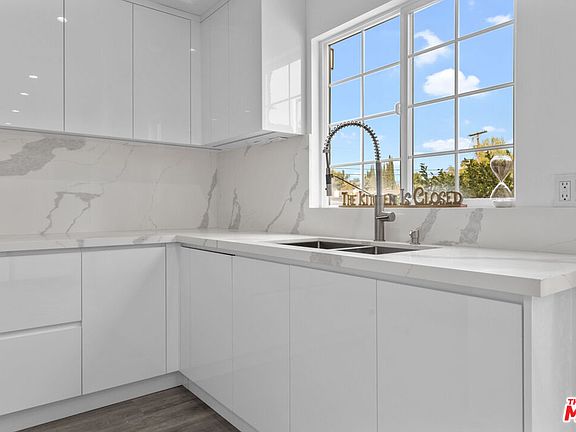 5th image of 16731 Parthenia St Unit 5