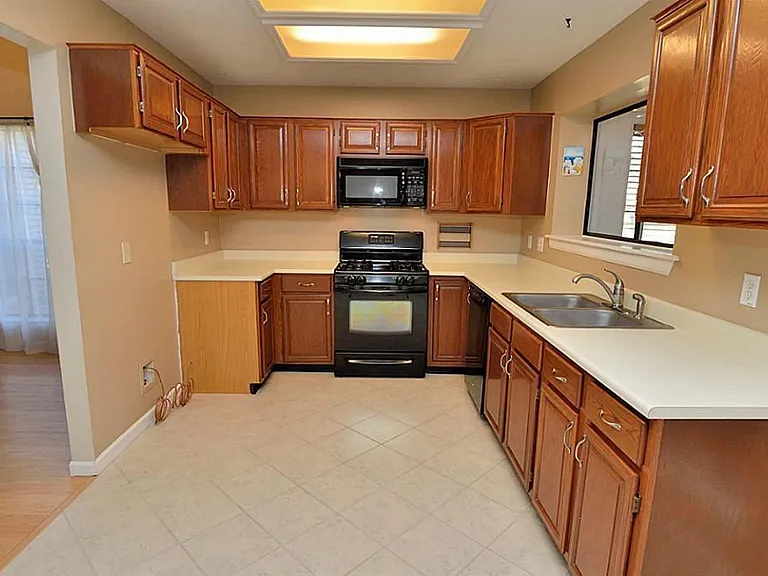 A better view of the kitchen.