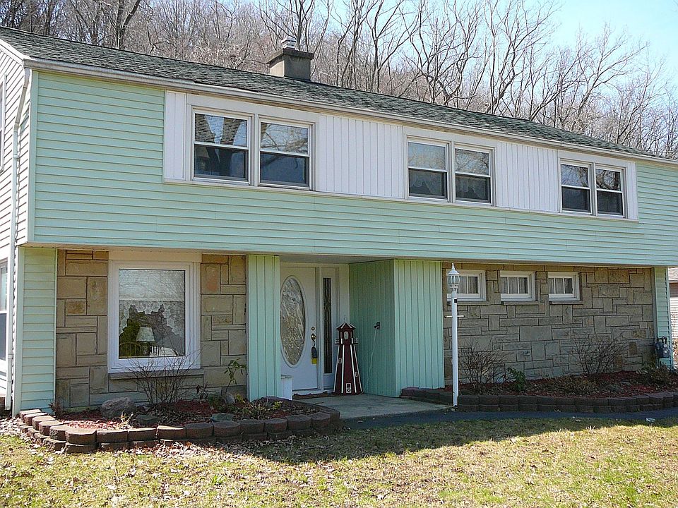 Welcome to 832 Hillside Dr., Lewiston, NY ... 