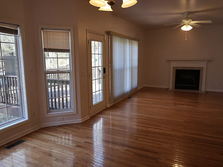 7109 Still Spring Hollow Dr — Photo 2