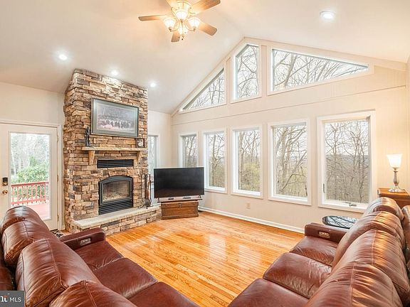 4th image of 790 Sunset Ridge Dr