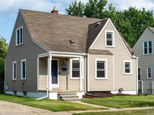 2676 Cumberland Rd, Berkley, MI 48072