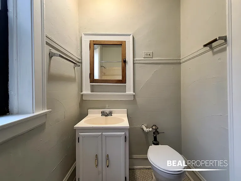1444-50 W Byron St — Photo 27