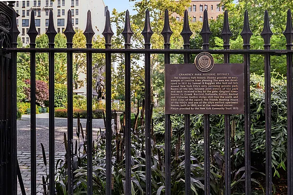 Sold by Compass | media 17